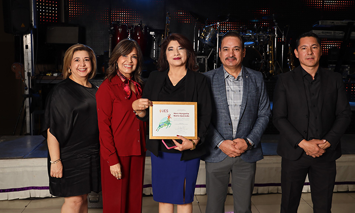 Reconoce UES a 118 docentes en sus planteles