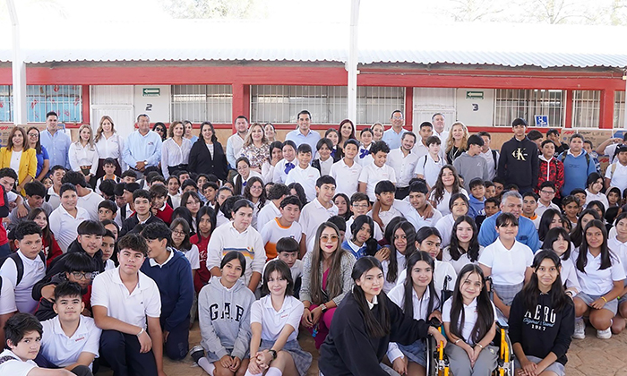 Entregan aires acondicionados a escuelas en Benjamín Hill; Autoridades educativas