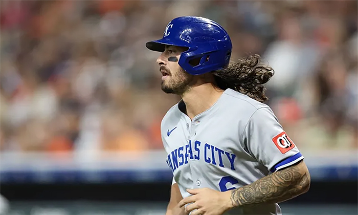 Reales dominan 7-5 a Astros en su casa