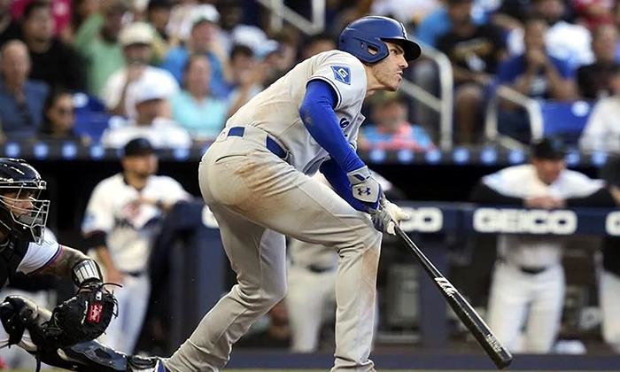 Dodgers pegan paliza de 10-1 a Marlines con gran actuación de Freddie Freeman