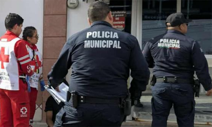 Vuelca automóvil y lo abandonan en la salida a La Colorada