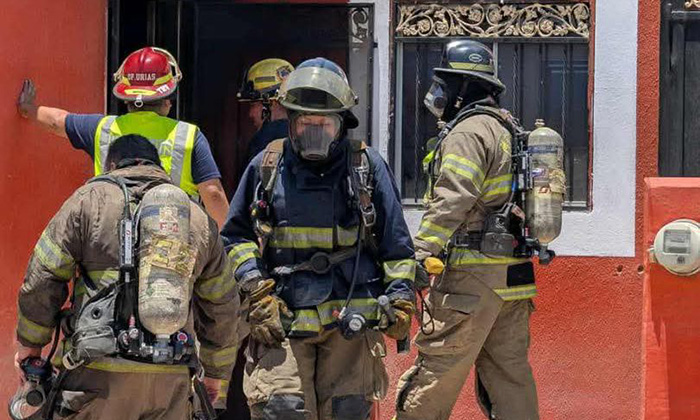 Sofocan incendio en vivienda en el fraccionamiento Floresta
