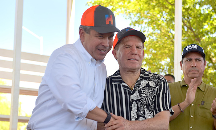 Inaugura Toño Astiazarán y JC Chávez obras deportivas en la colonia Los Olivos