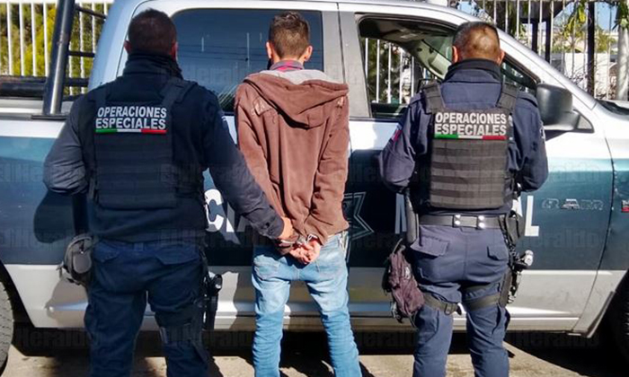 Arrestan a ladrón de tienda de conveniencia en la comisaría Miguel Alemán