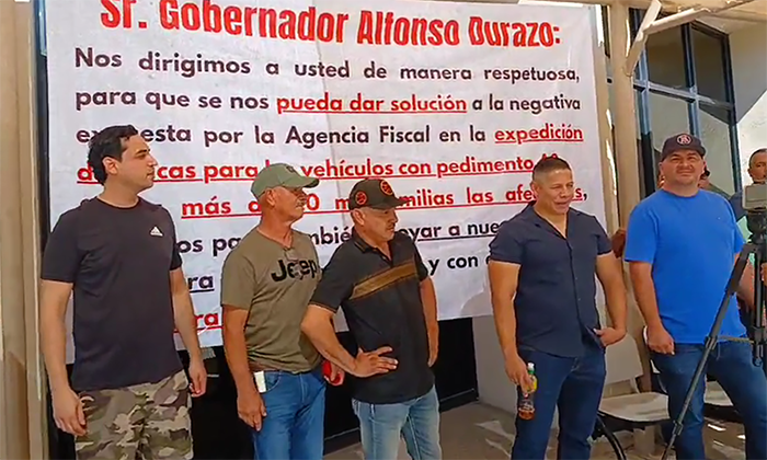 Protestan dueños de autos importados con pedimento A3 en la Agencia Fiscal del CUM
