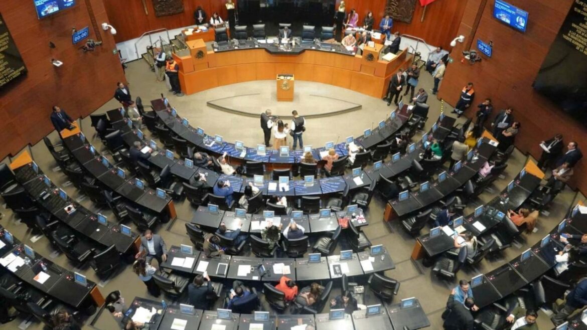 Senado aprueba modificaciones a la ley de escudo, bandera e himno nacional