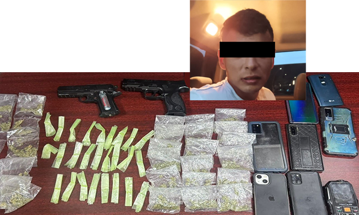 Cae joven con droga y réplicas de arma en la Cerrada de Minas