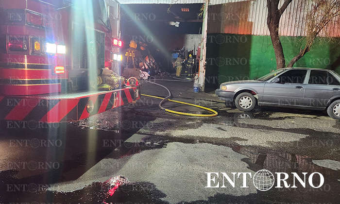 Consume incendio una recicladora en la colonia Balderrama