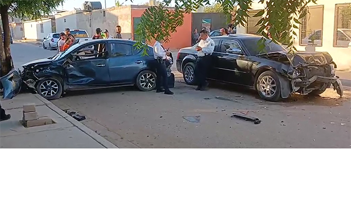 Resulta conductor herido tras choque en la colonia Solidaridad