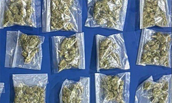 Arrestan a tres presuntos vendedores de mariguana en distintas colonias