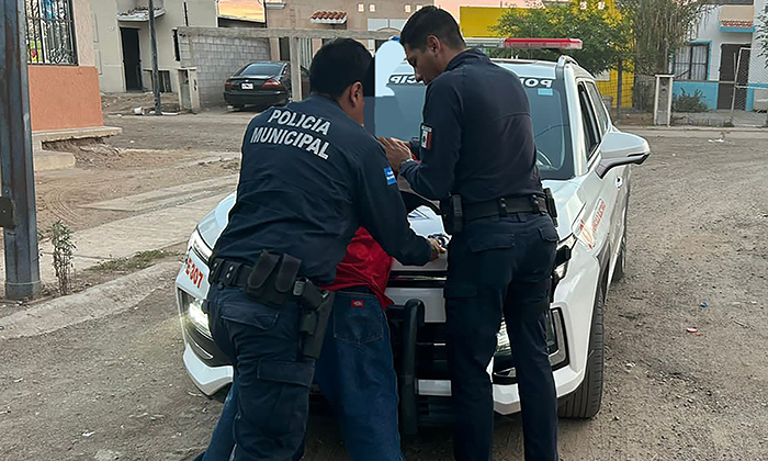 Detienen en flagrancia a golpeador de mujer en la comisaría Miguel Alemán