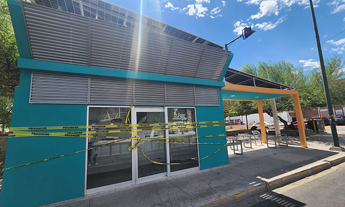 Vandalizan de nuevo parada refrigerada en la calle Pino Suárez