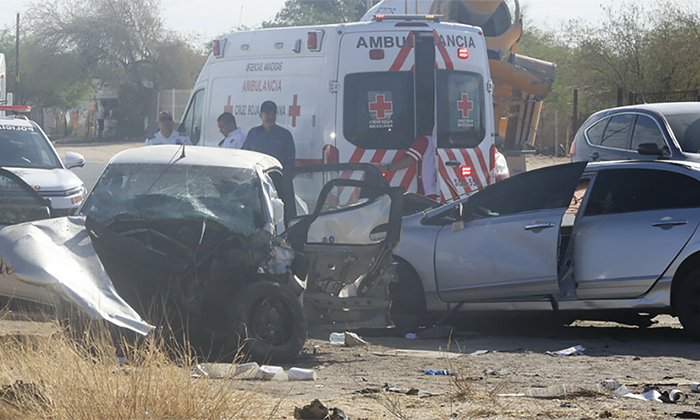 Muere mujer en choque frontal en la carretera 26 que conduce a la Costa de Hermosillo