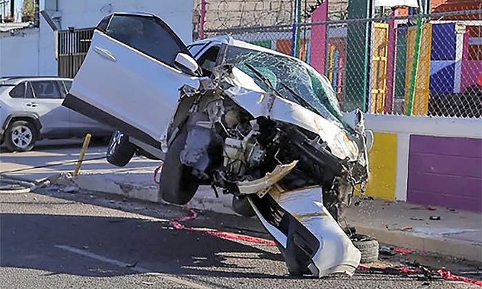 Protagoniza aparatoso choque volcamiento; Conductor de una camioneta