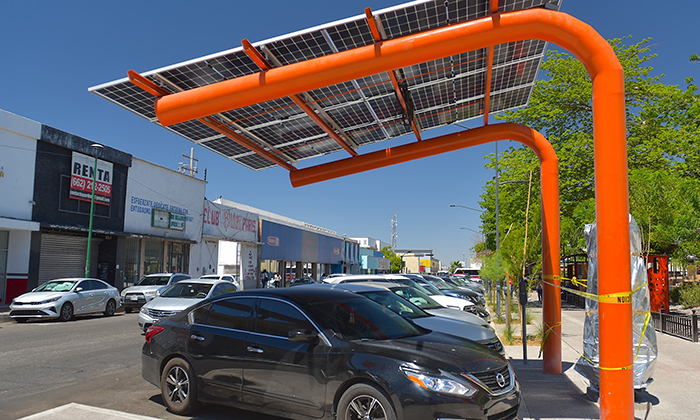 Instalan cargadores solares para autos eléctricos en distintos puntos de la ciudad