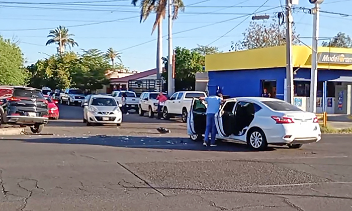 Fuerte choque provoca daños materiales en la colonia San Benito