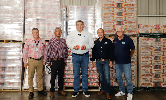 Donan empresarios de Sonora 52 mil latas de sardina para afectados por huracán Erick