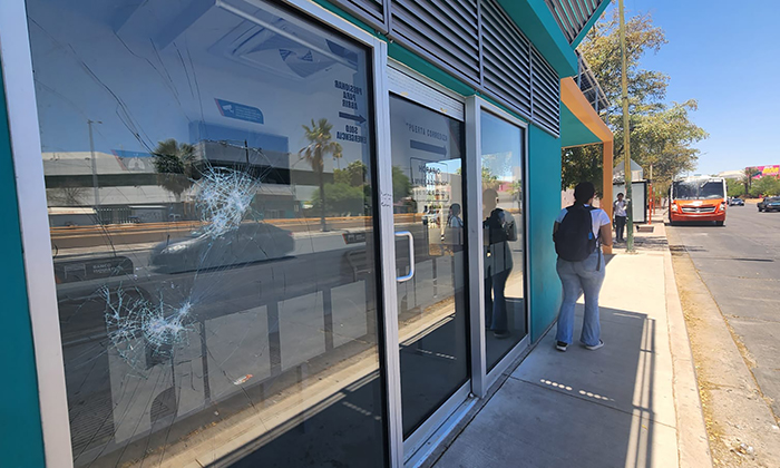 Vandalizan de nuevo parada inteligente de transporte frente al hospital escuela del IMSS
