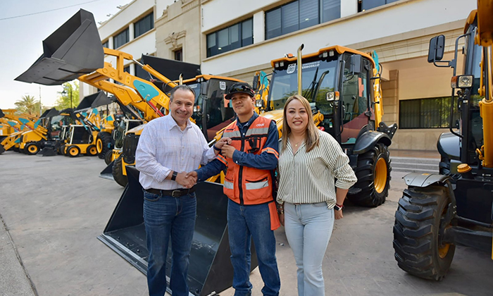 Entrega Toño Astiazarán moderno equipo de limpieza