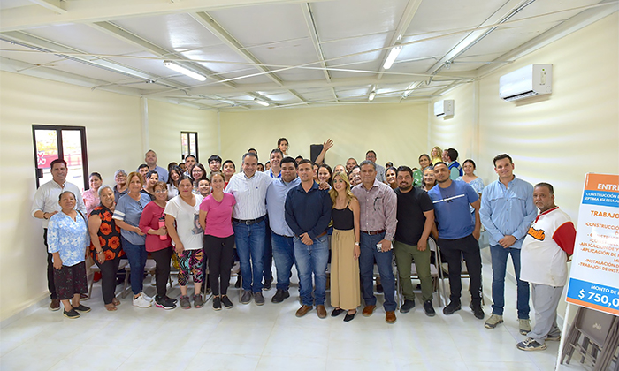 Entrega Toño Astiazarán salón multifuncional a familias de la colonia El Sahuaro