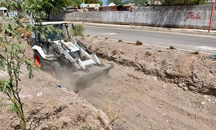 Avanza limpieza de canales y arroyos