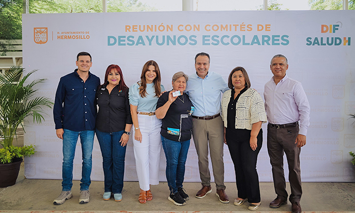 Anuncia quinta clínica Creces en Salud; El presidente municipal, Antonio Astiazarán y la presidenta del DIF Hermosillo, Patricia Ruibal