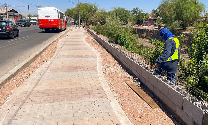 Avanza construcción de parque lineal en el bulevar Lázaro Cárdenas