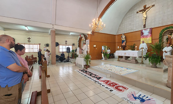 Celebran misa en memoria de 49 niñas y niños ABC en la Parroquia de San José