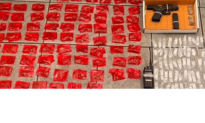 Arrestan 10 personas y aseguran 322 dosis de droga en distintas colonias