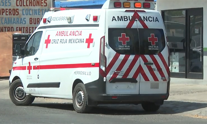 Sale herida mujer en choque en la colonia Balderrama