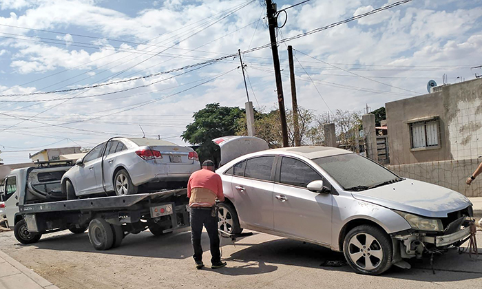 Aseguran autos con reporte de robo durante cateo en la colonia Palo Verde