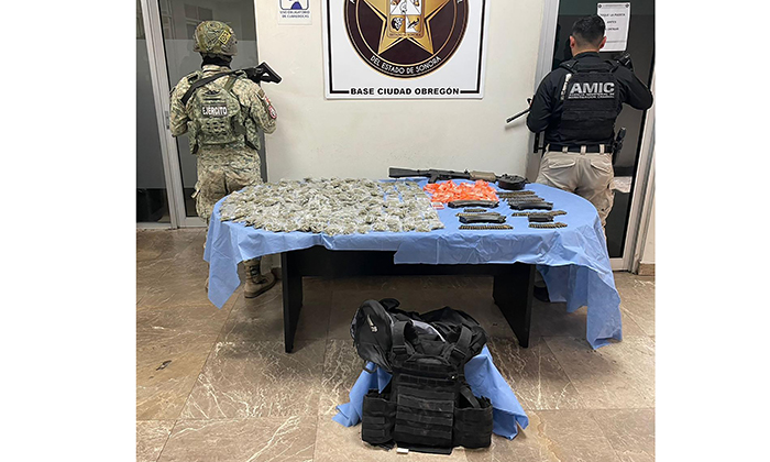 Tira sujeto maleta con arma y 366 dosis de droga en Ciudad Obregón