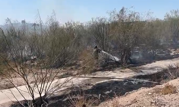 Sofocan incendio que amenazaba a bodegas en el sureste de la ciudad