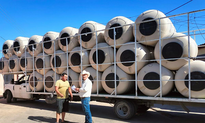 Entrega Cecop tinacos en municipios para garantizar abasto de agua