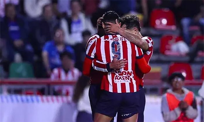 Chivas domina 3-1 a Santos Laguna previo al arranque del Apertura