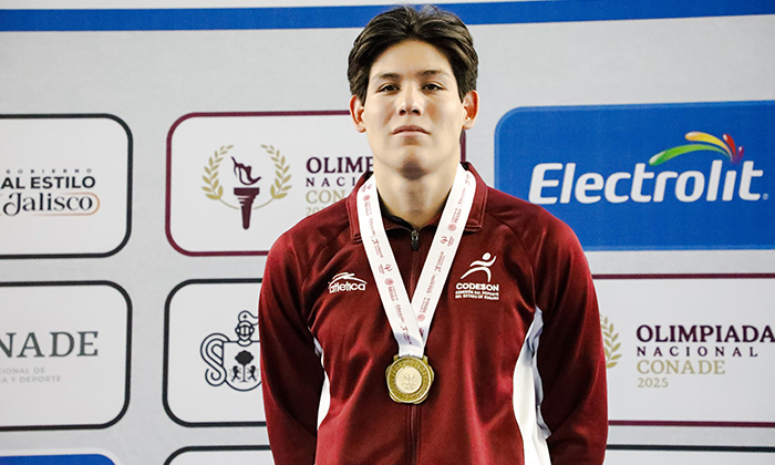 Logra oro Alfredo Velázquez en Olimpiada Nacional en 50 metros libres