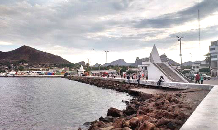 Amonestan a ebrio en el Malecón Turístico