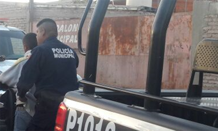 Tras agredir a sus familiares aprehenden a par de violentos individuos