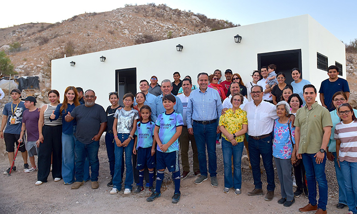 Beneficia Toño Astiazarán a vecinos de Las Lomas