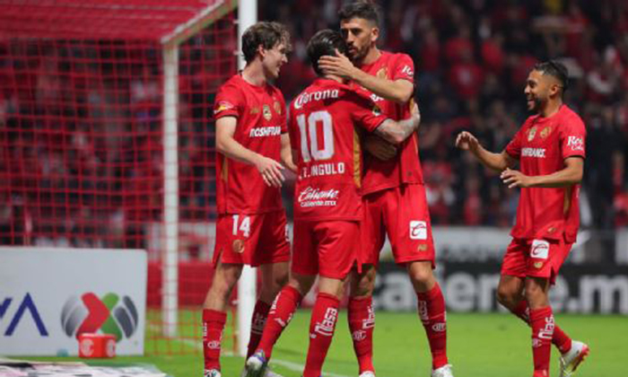 Toluca inicia con victoria la defensa de su campeonato; vencen 3-1 a Necaxa