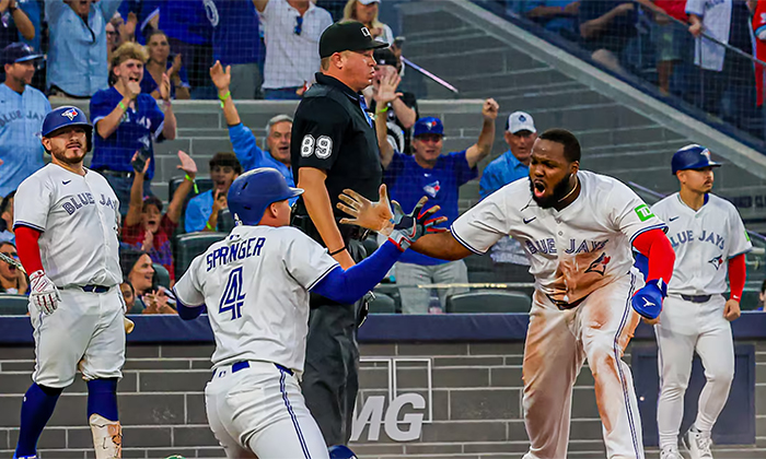 Azulejos imponen récord de triunfos; Vencen a Yanquis por 4-1