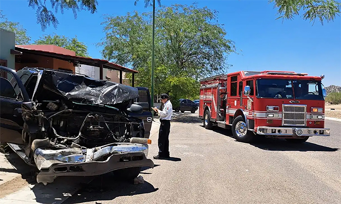 Deja fuerte colisión dos heridos en Haciendas del Sur