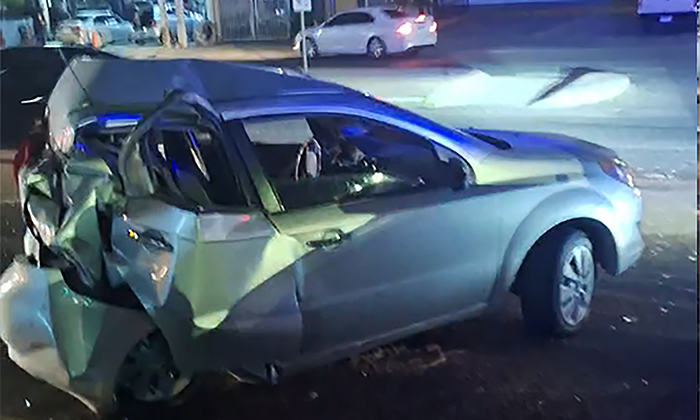 Embiste tractocamión a automóvil en la salida a Guaymas