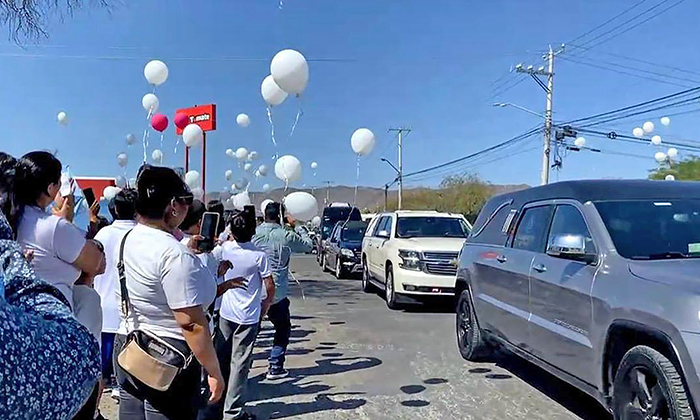Dan último adiós a hermanitas asesinadas; Sus compañeros de la escuela primaria