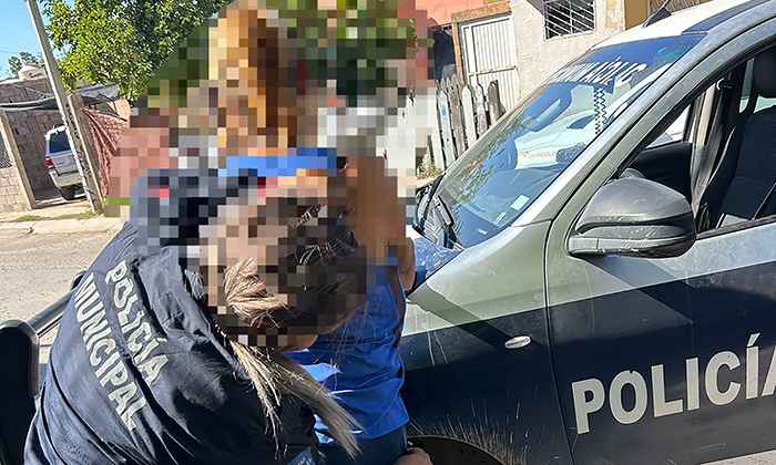 Aprehenden a mujer por agredir a su pareja en la colonia Piedra Bola
