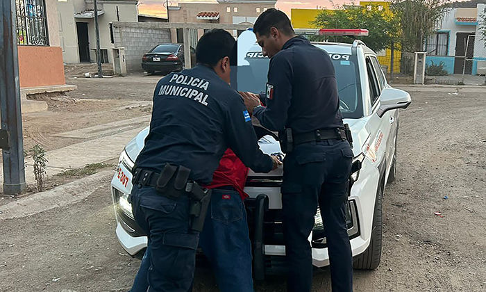 Arrestan a lavacarros por insultar a mujer por no pagarle en la comisaría Miguel Alemán