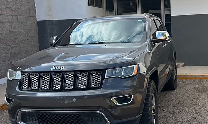 Recuperan autoridades camioneta con reporte de robo en la colonia Villa Mercedes