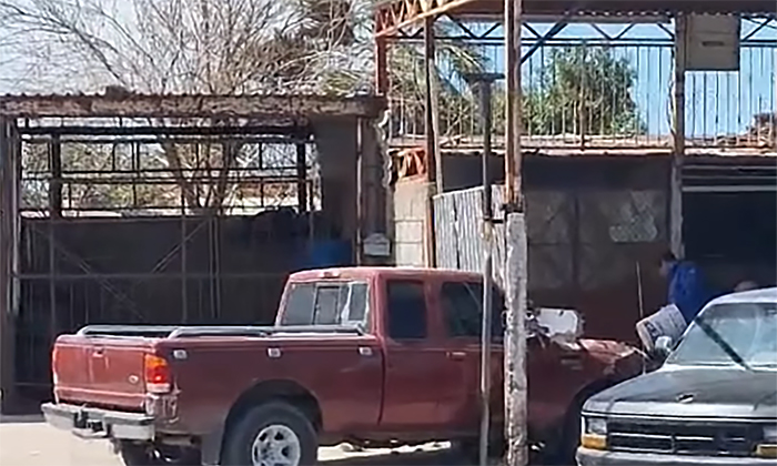 Resulta grave motociclista tras choque con pick up en el bulevar López Portillo y De la Reforma