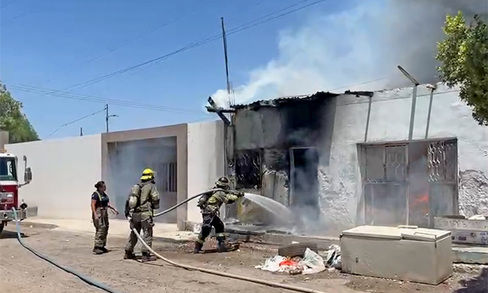 Arrasa incendio con vivienda deshabitada en la colonia Balderrama