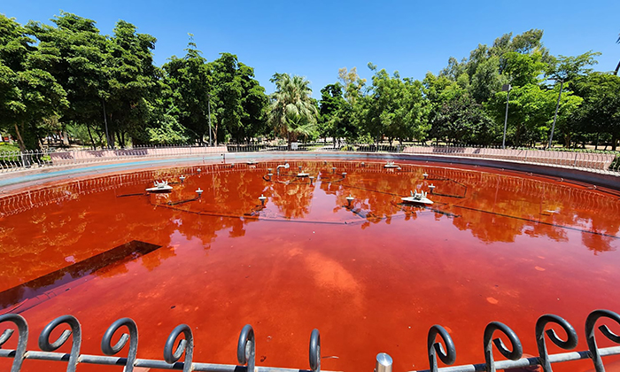 Vandalizan fuente del Parque Madero con pintura roja; Para sorpresa de visitantes